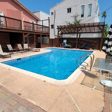 Large 3 Bedroom with Big Pool - Campeche Triplex unit A home